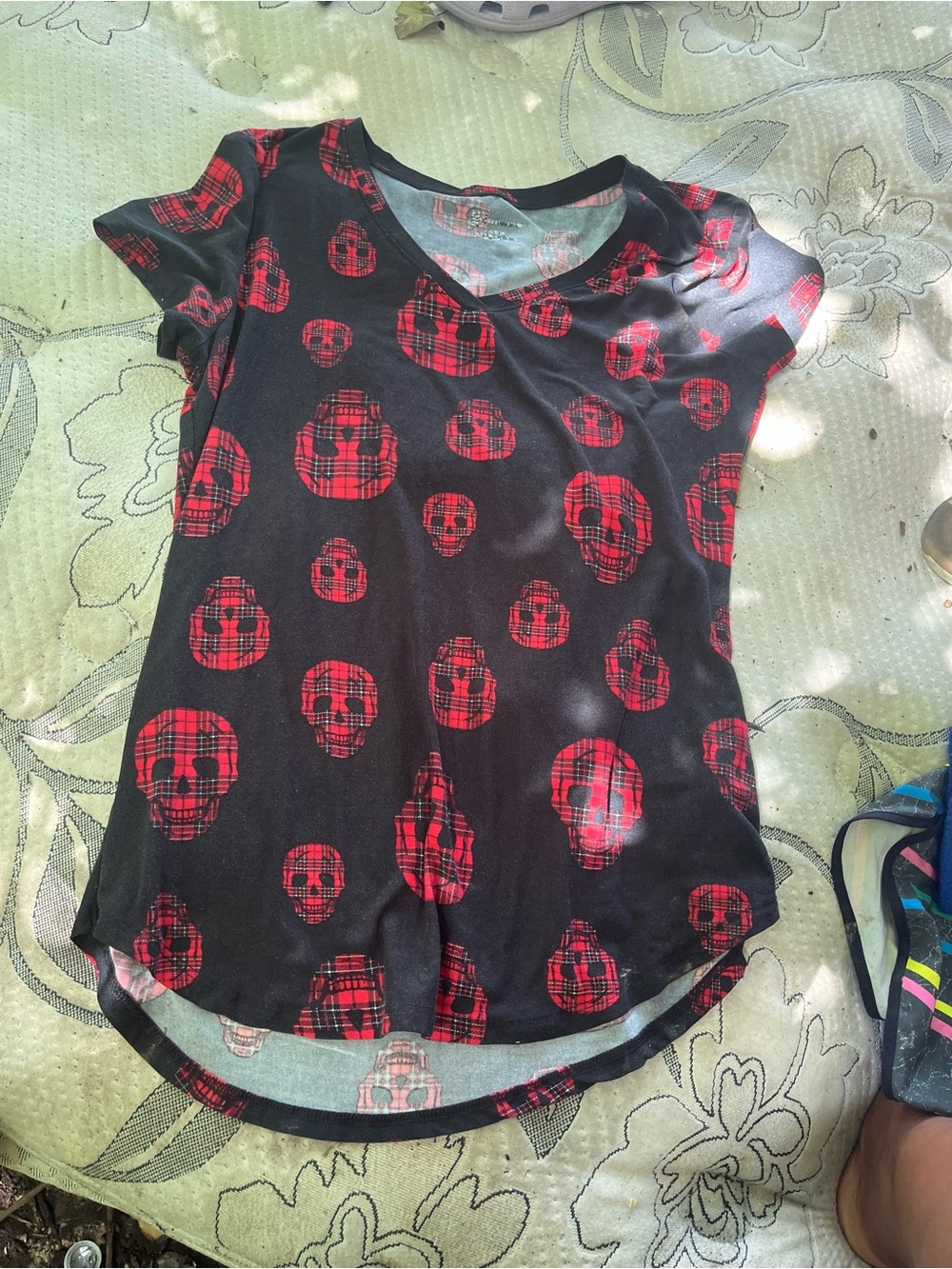 No Boundaries Black Short-Sleeve Tee with Red Plaid Skull Print